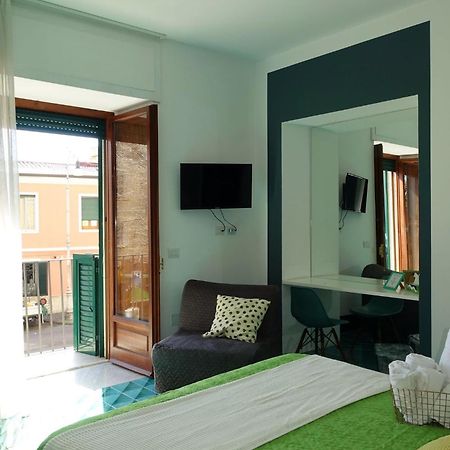 Ninina Boutique Suites Σαλέρνο Εξωτερικό φωτογραφία