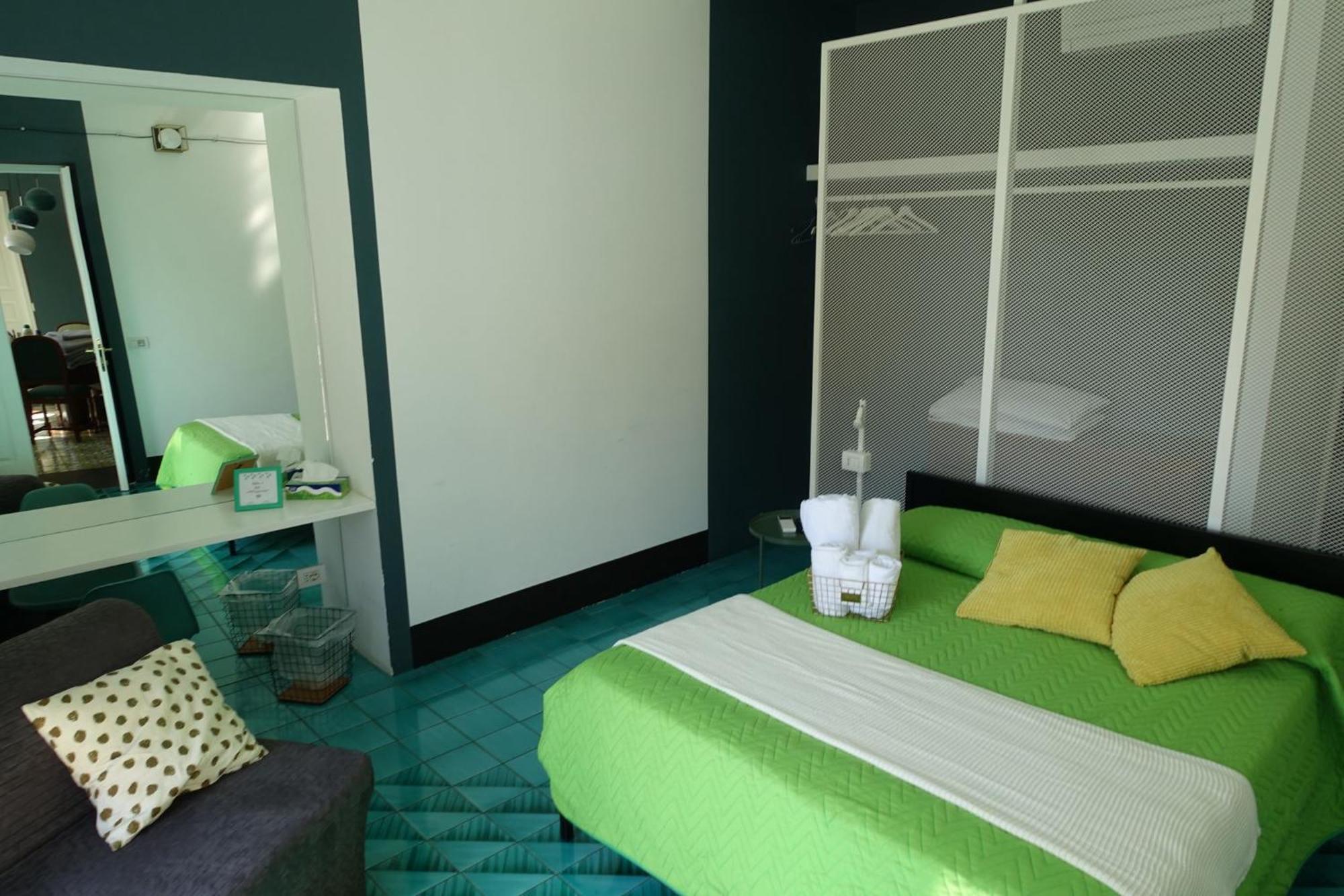 Ninina Boutique Suites Σαλέρνο Εξωτερικό φωτογραφία
