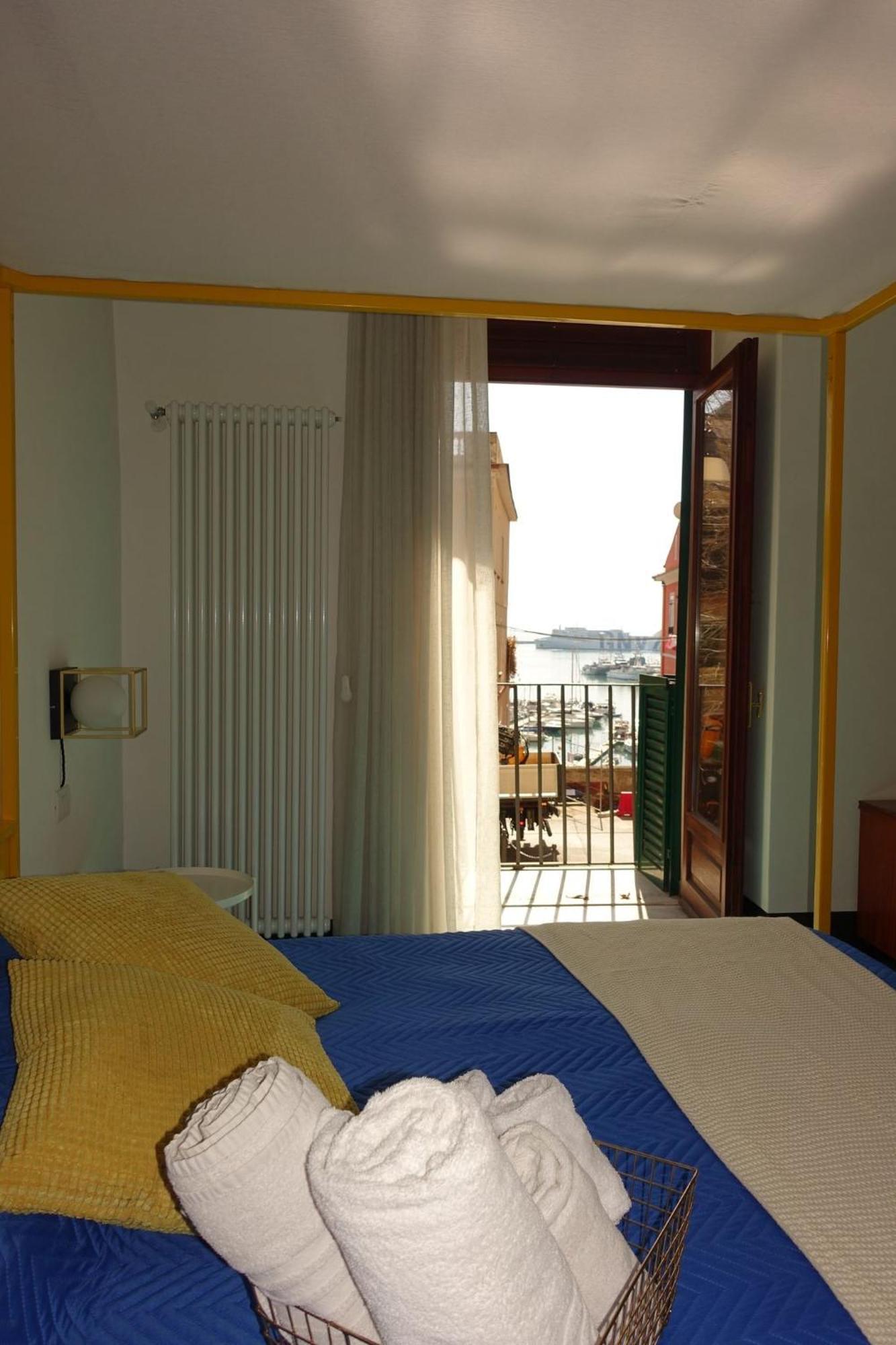 Ninina Boutique Suites Σαλέρνο Εξωτερικό φωτογραφία